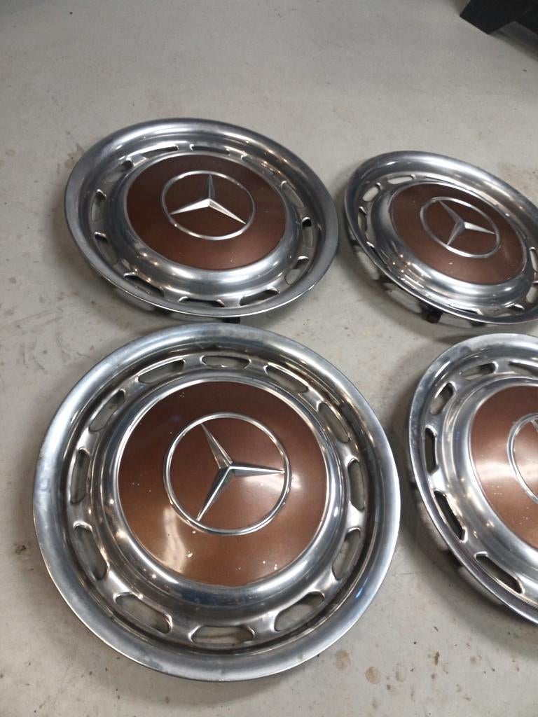 Mercedes w123 originele wieldoppen bruin, Ophalen