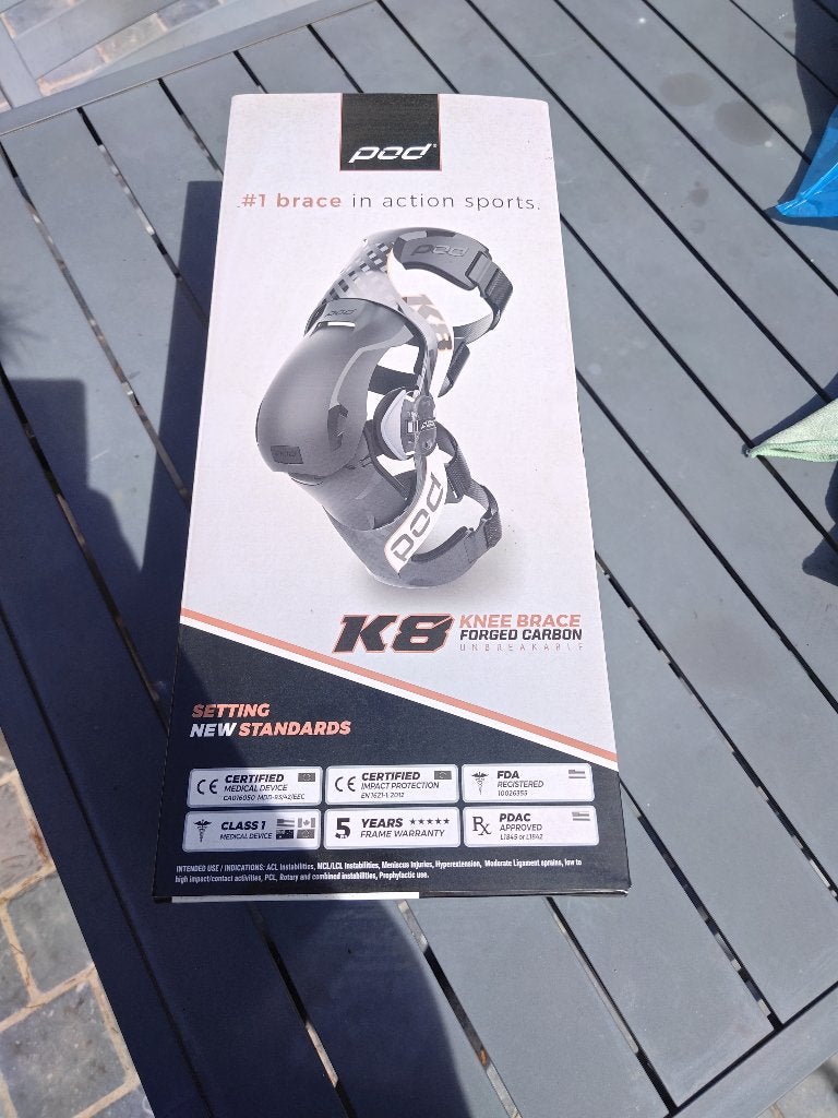 Pod k8 2.0 linkerkniebrace voor motorfietsen, Diversen, Braces, Verzenden, Zo goed als nieuw