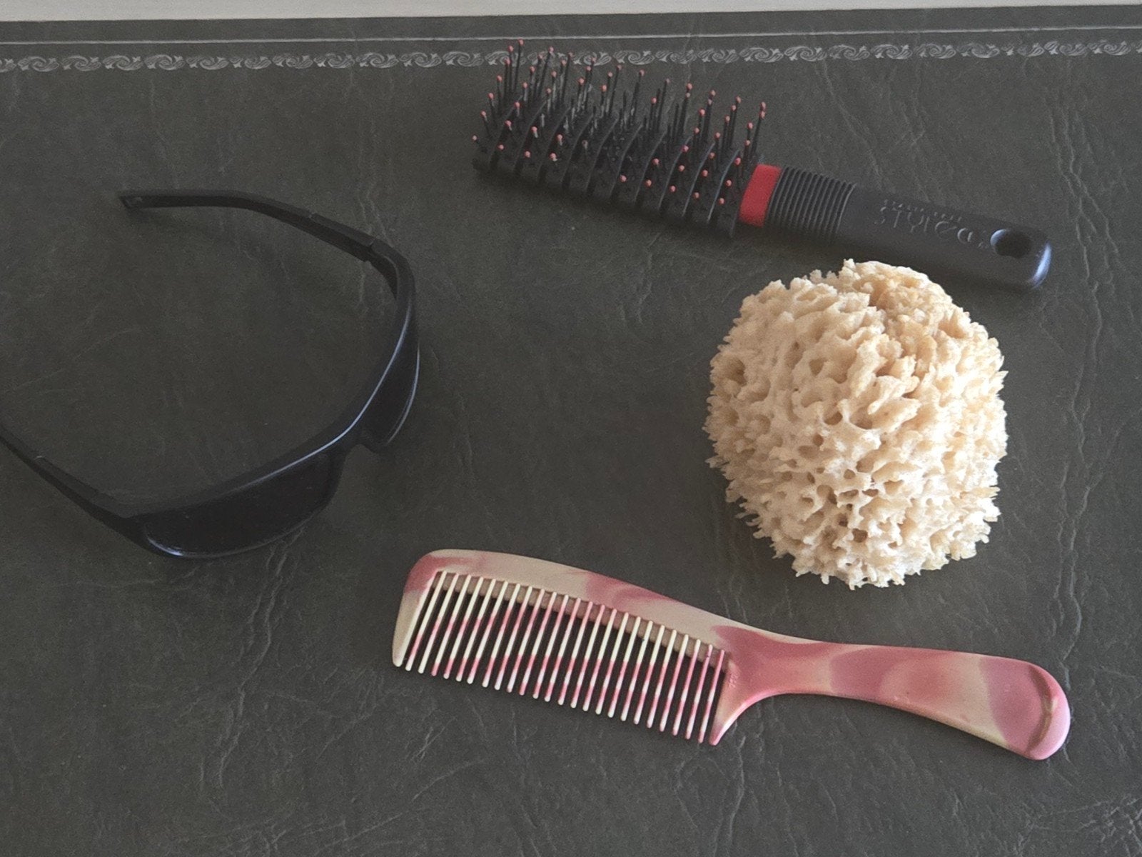 Vier items in nieuwe staat bestaat uit:, Ophalen