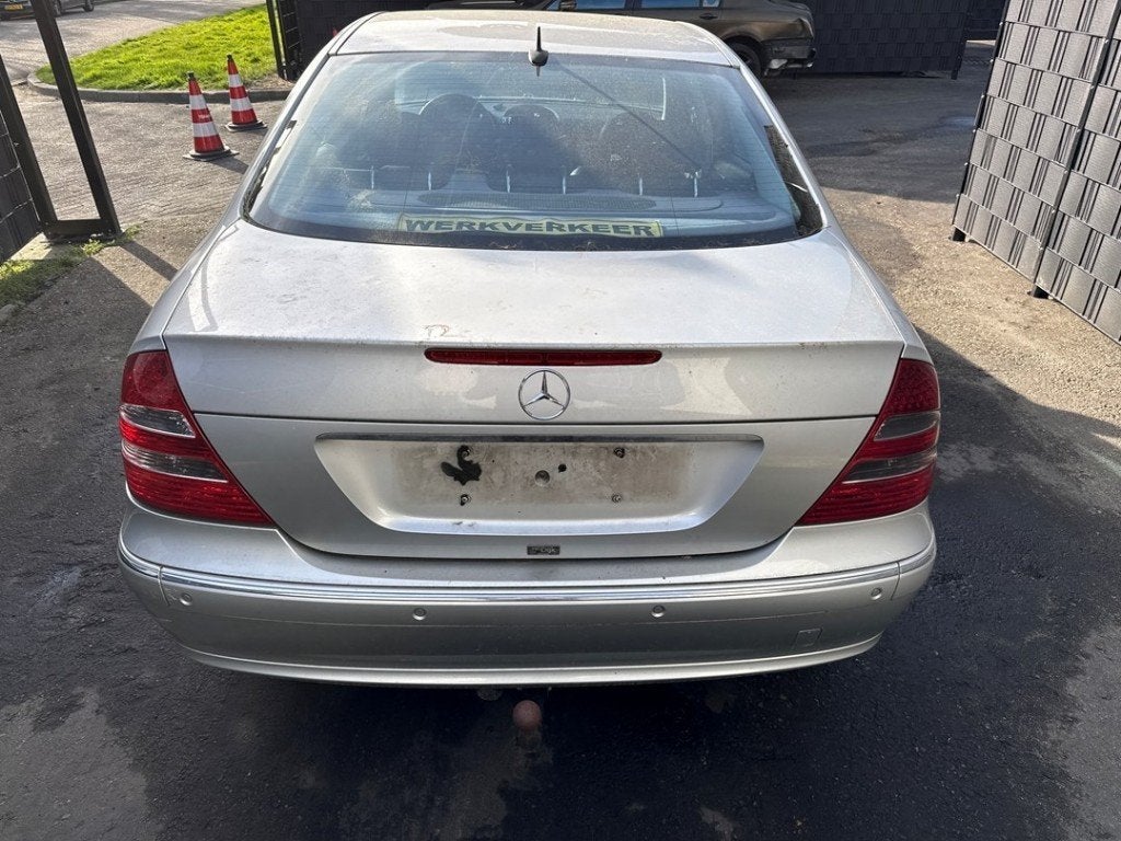 HAYON ARRIÈRE / MALLE Mercedes-Benz E (W211), Mercedes-Benz, Haillon arrière, Utilisé, Dialog.mb@mercedes-benz.com