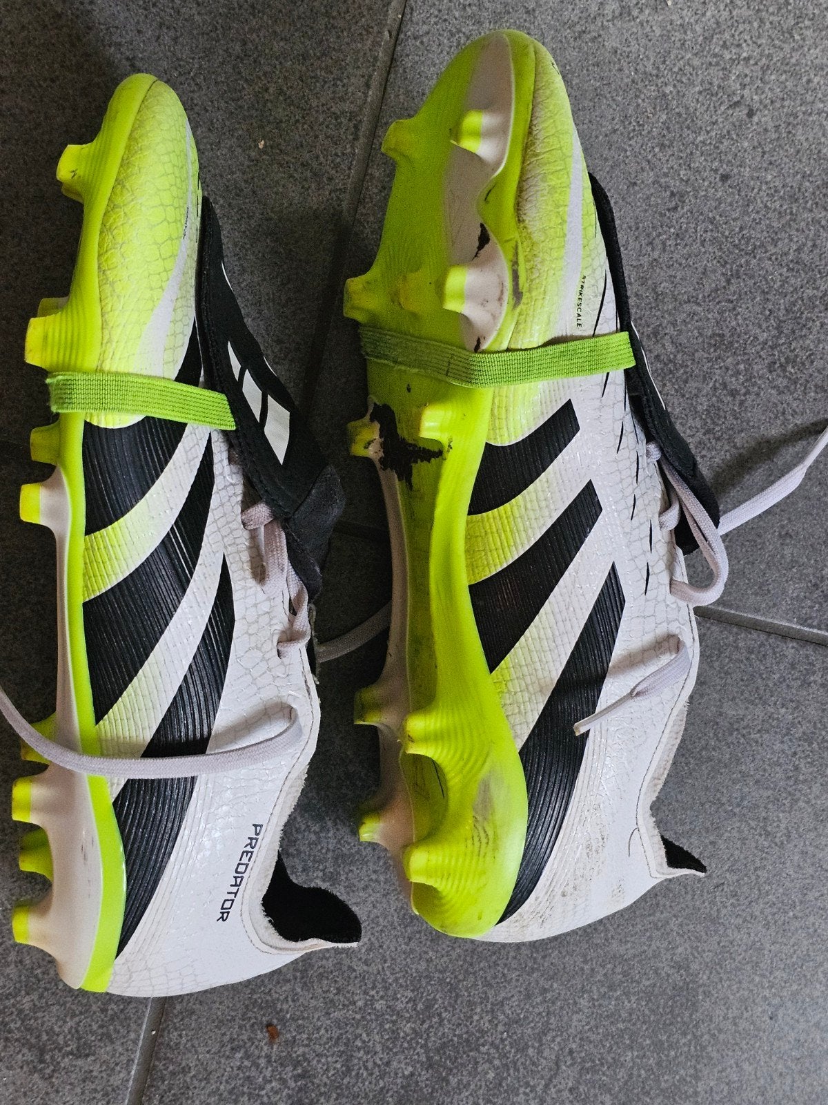 voetbalschoenen, Sport en Fitness, Ophalen, Zo goed als nieuw, Schoenen
