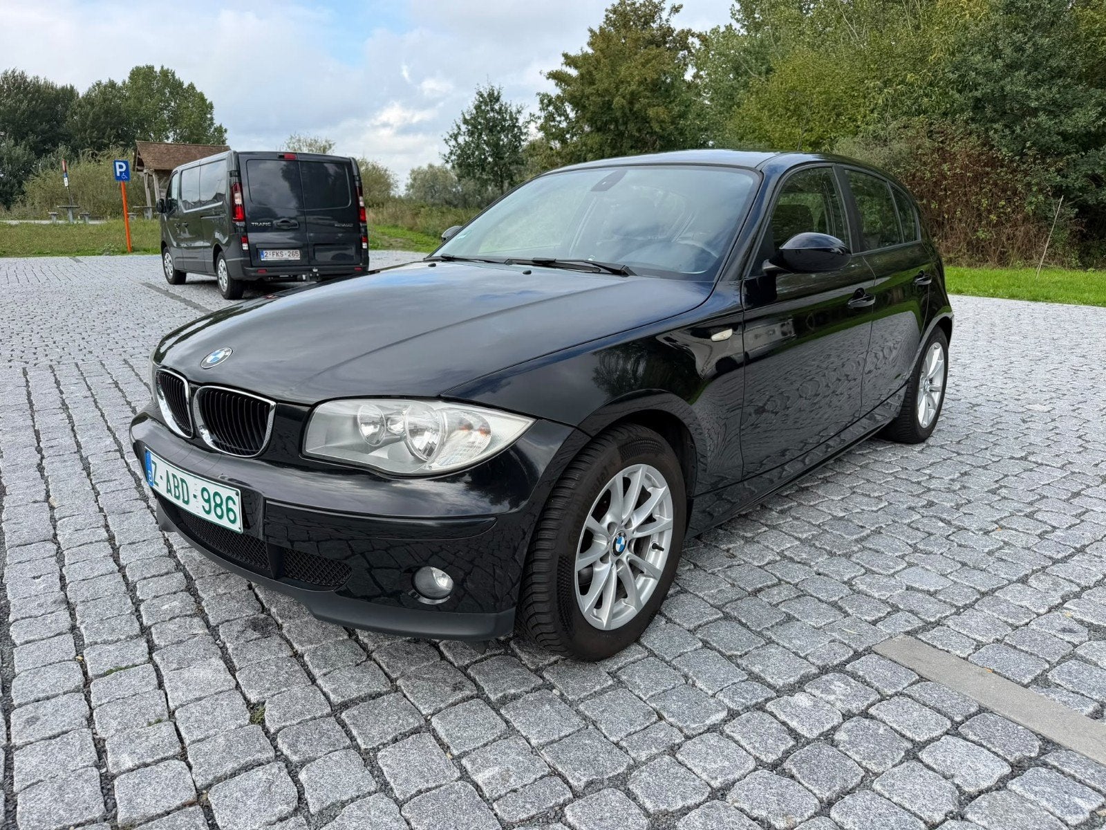 BMW 116I BENZINE EURO4 TOP STAAT 187.000 BLANCO GEKEURD VVK, Autos, Vitres électriques, Entreprise, Noir, 5 portes