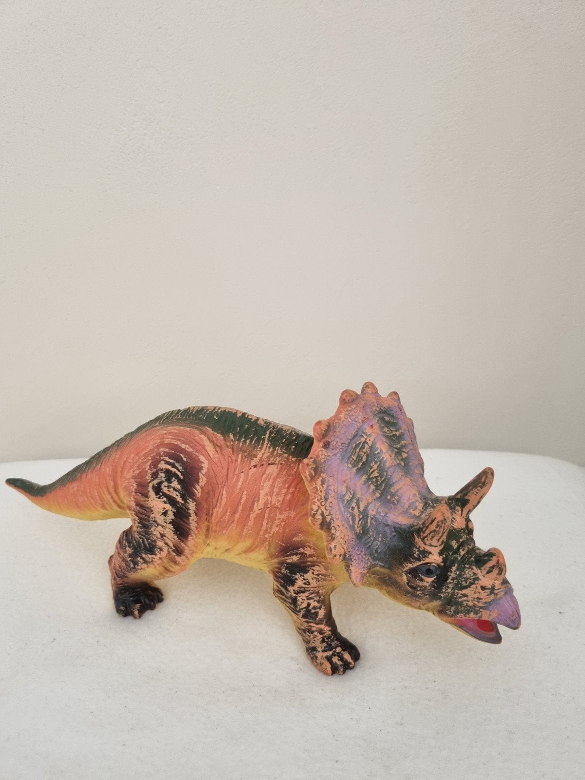 Dinosaure de 10 cm de haut et 25 cm de long, Enfants & Bébés, Jouets | Figurines, Enlèvement ou Envoi, Comme neuf