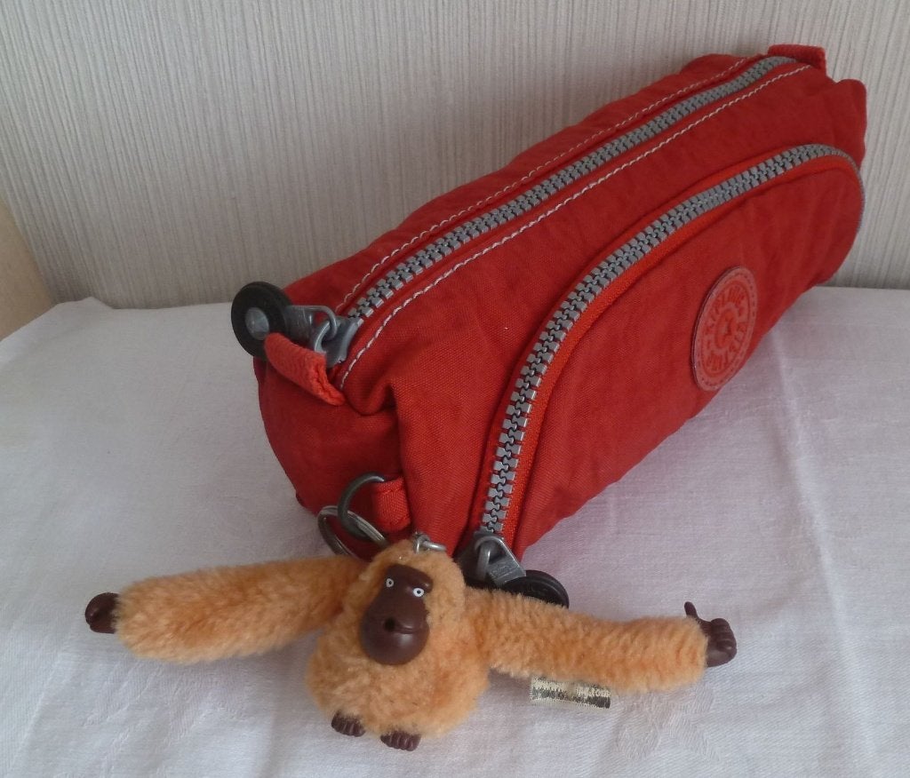 Kipling plumier double "Cute" rouge + singe, Divers, Fournitures scolaires, Utilisé, Enlèvement ou Envoi