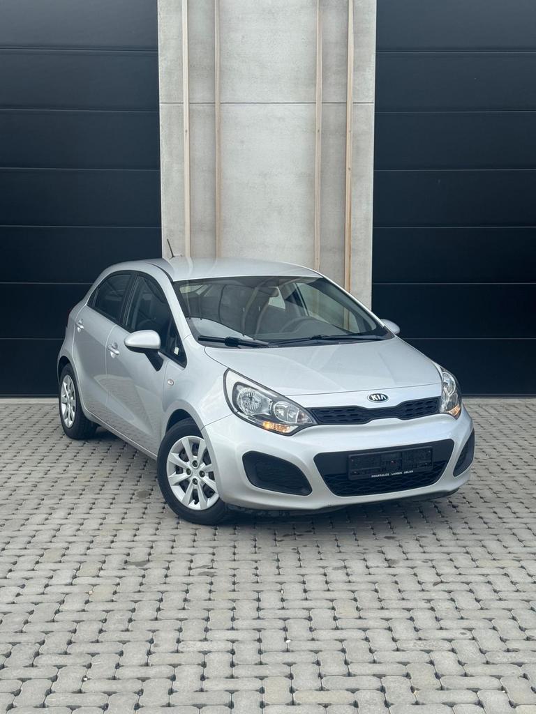 KIA RIO // 94.XXX KM // 2014 // AIRCO // 5DEURS // EURO 5, Auto's, Bluetooth, Euro 5, Stof, Zwart