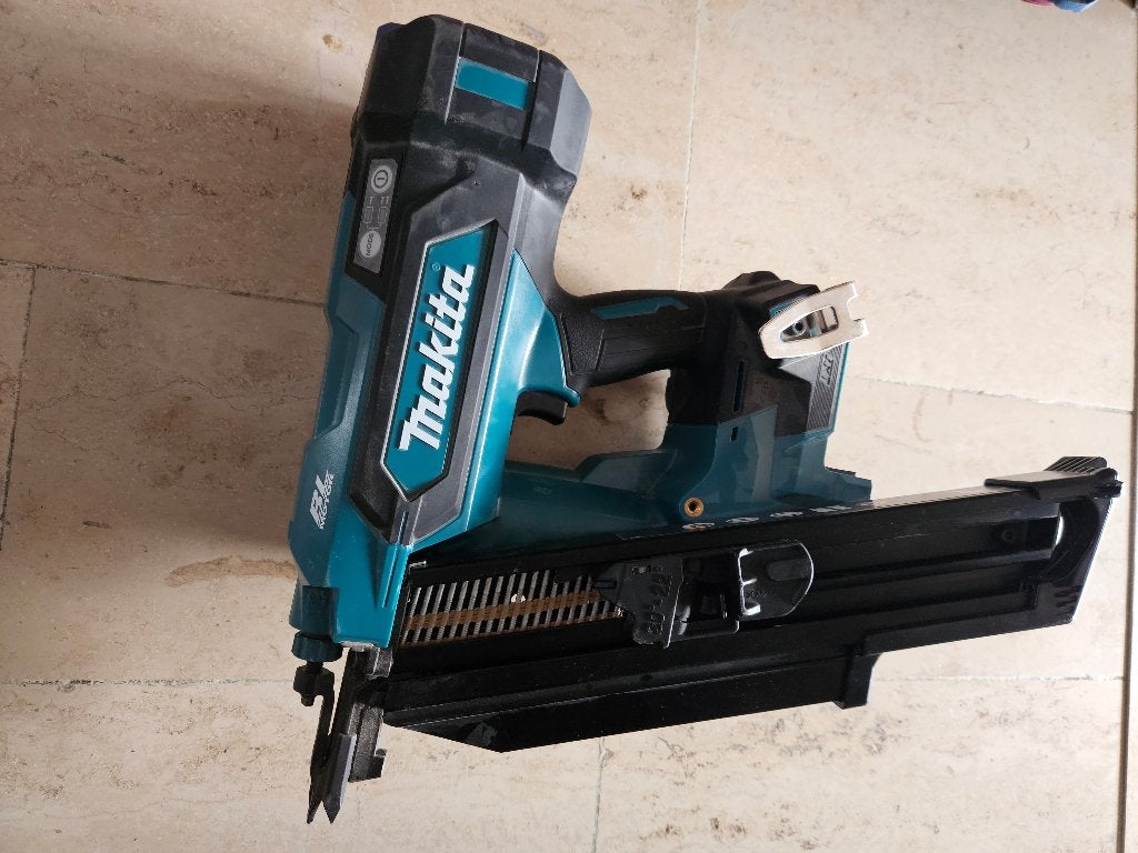 Pistolet à clous sans fil MAKITA 18V LXT (boîtier), Enlèvement, Comme neuf, Cloueuse/agrafeuse, Makita