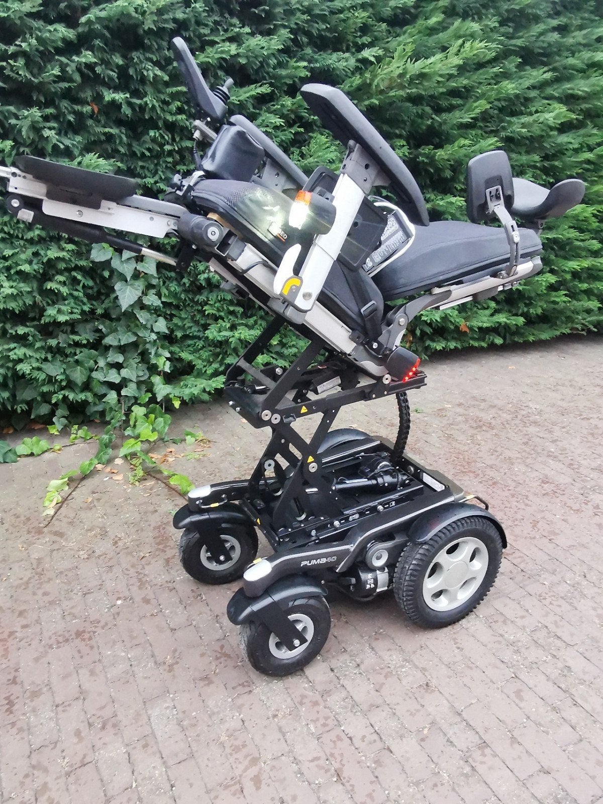 puma 40 handicap rolstoel invalide rolwagen info 0488826971, Ophalen of Verzenden, Inklapbaar, Zo goed als nieuw, Elektrische rolstoel