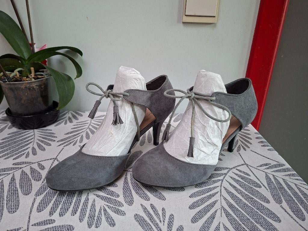 Chaussures neuves 41, Neuf, Gris, Escarpins, Enlèvement