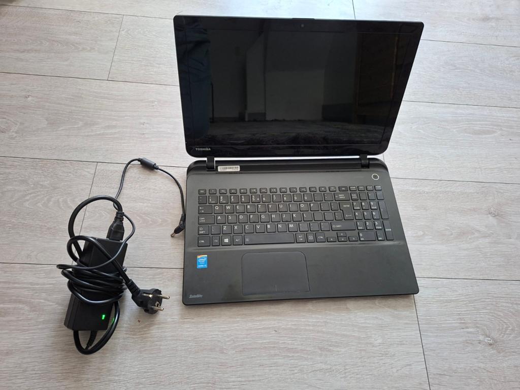 Toshiba laptop, Computers en Software, Windows Laptops, Ophalen, Intel i3 core, 2 tot 3 Ghz, 8 GB