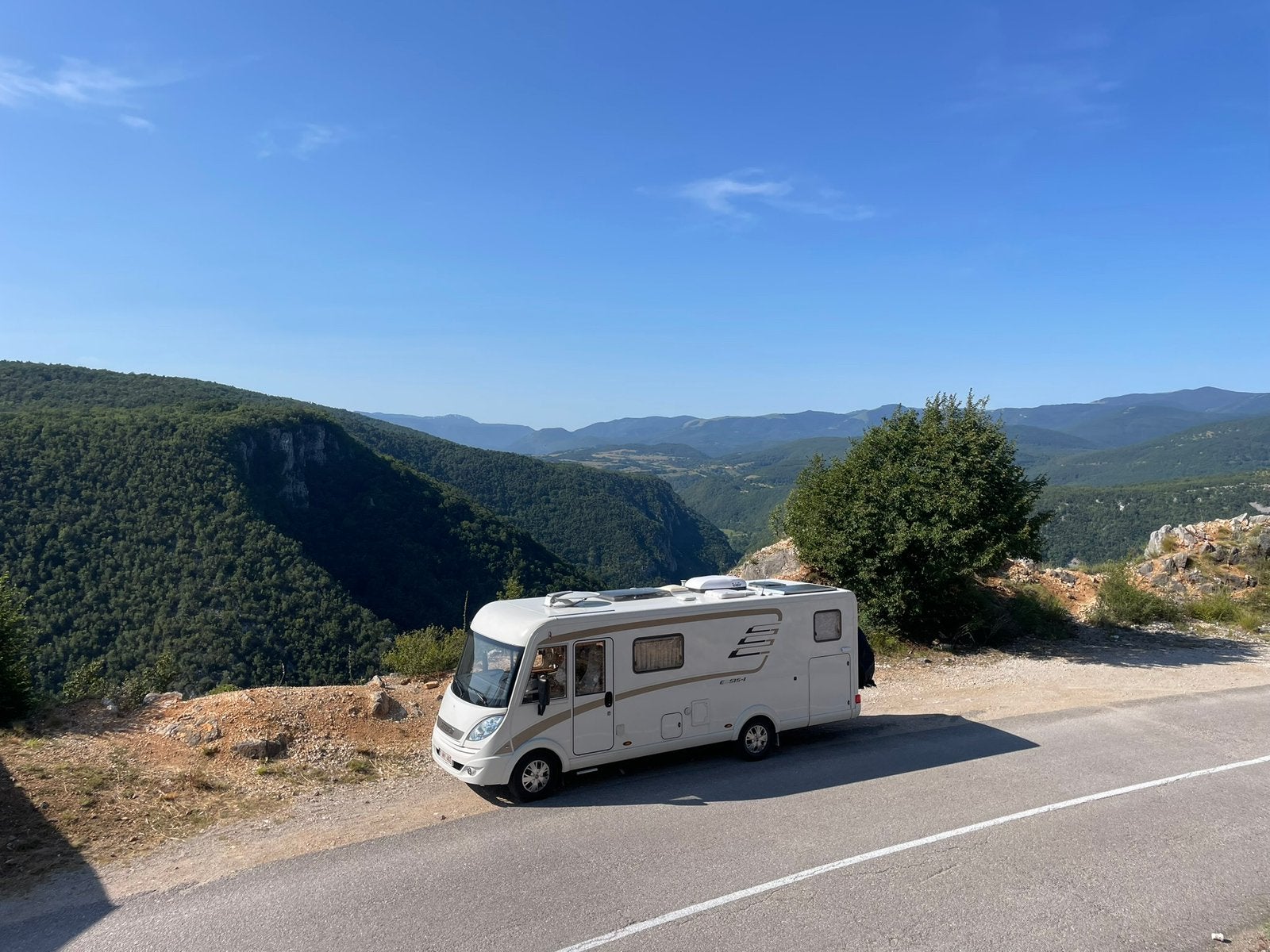 Hymer Exsis-I 678 - 30000 km - full option - perfecte staat, Caravans en Kamperen, Mobilhomes, Particulier, tot en met 5, Integraal