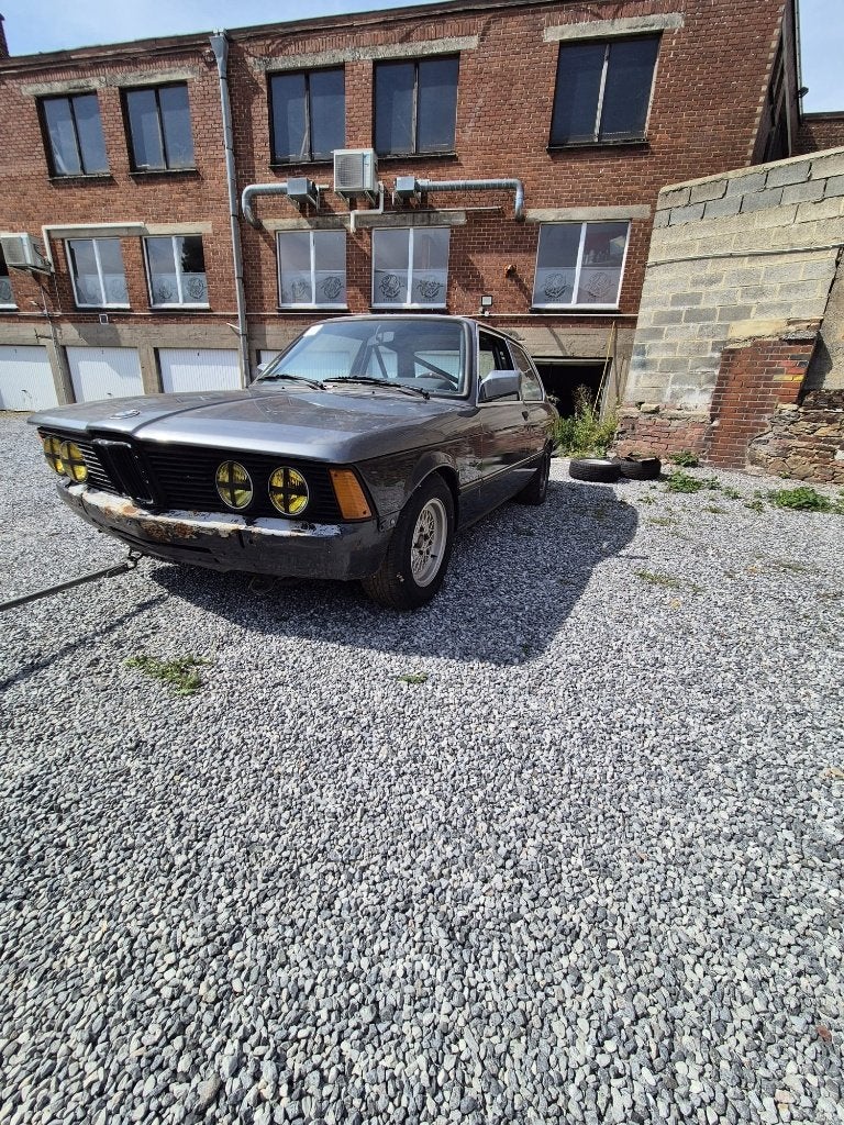 Bmw e21 323i "édition s", Autos, BMW, Particulier, Série 3, Essence, Euro 1, Coupé, 2 portes, Boîte manuelle, Argent ou Gris, Noir
