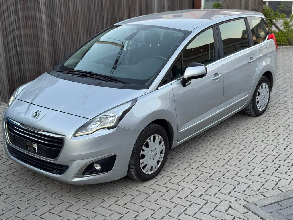 PEUGEOT 5008/LIFTING ! /APPROUVÉ VVK !, Autos, Boîte manuelle, Entretenue par le concessionnaire, Noir, 5 portes