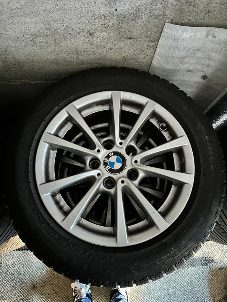 16” Originele BMW velgen met goede Pirelli winterbanden, Ophalen, Gebruikt, 16 inch, Banden en Velgen