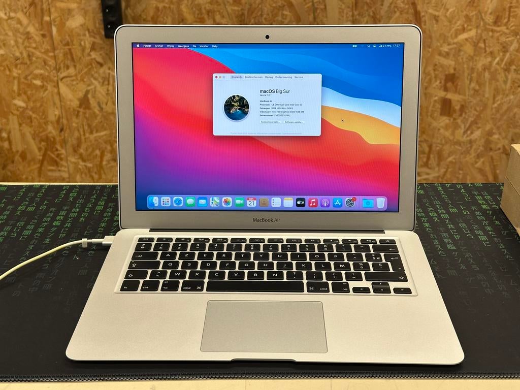 Macbook Air A1466 i5 8GB 128GB, Computers en Software, Ophalen, Zo goed als nieuw, MacBook