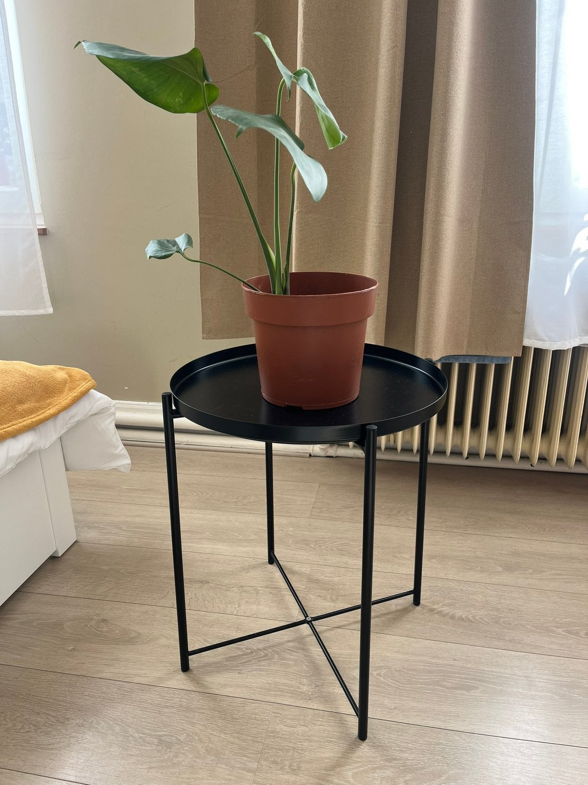 Table d’appoint IKEA avec plateau, noire, Enlèvement ou Envoi, Comme neuf
