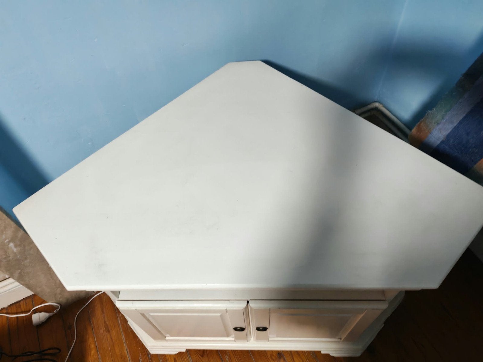 **À vendre – Meuble TV d’angle blanc – 50 €**, Enlèvement, Utilisé