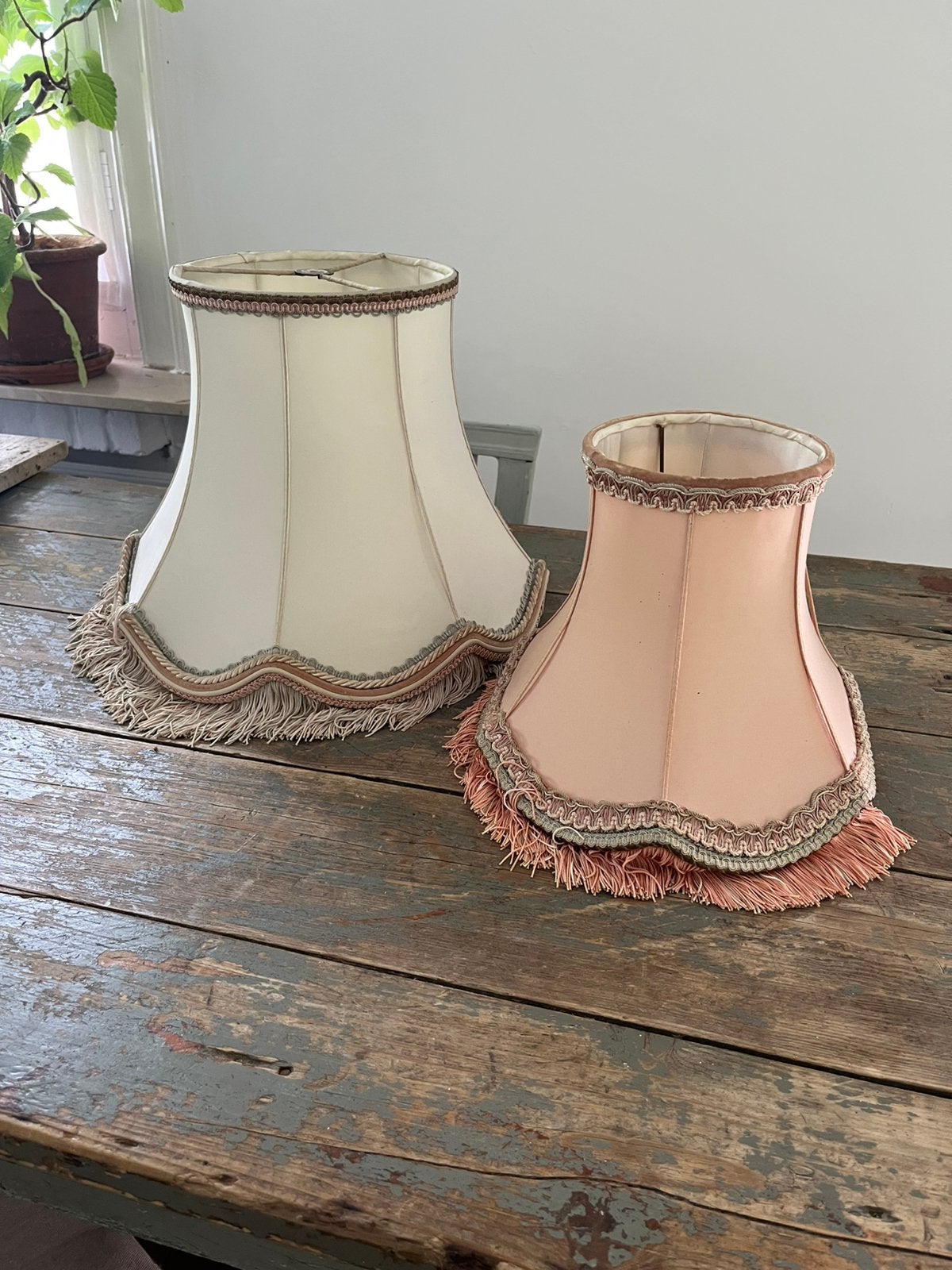 VINTAGE RETRO LAMPENKAPPEN MET FRANJES ZGSTAAT WIT ROZE, Tafellamp, Ophalen of Verzenden, Zo goed als nieuw, Roze