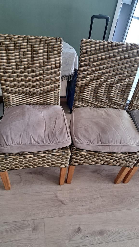 4 rieten stoelen, Enlèvement