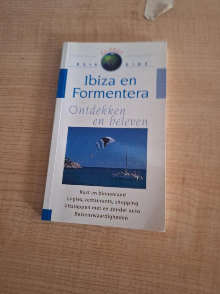 reisgids ibiza en formentera - globus-, Boeken, Ophalen of Verzenden, Zo goed als nieuw, Reisgids of -boek