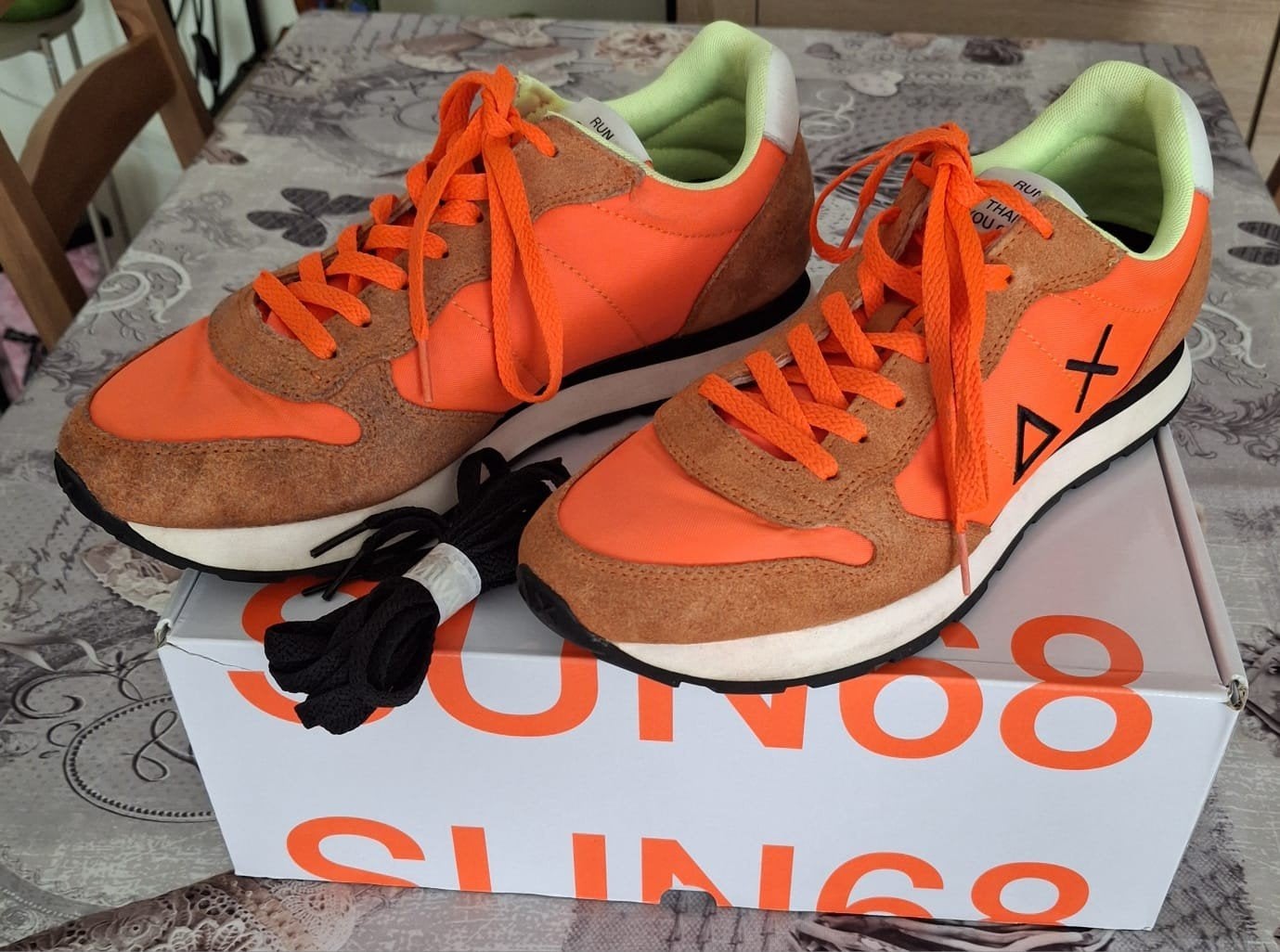 Sun68 schoenen maat 46 in fluo oranje speciale kleur.
Is me, Ophalen of Verzenden