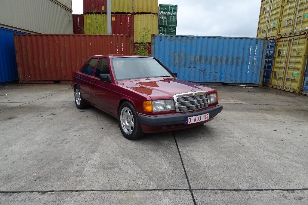 Mercedes-Benz 190E 1.8, Auto's, Mercedes-Benz, 4 deurs, Zwart, 4 cilinders, Rood