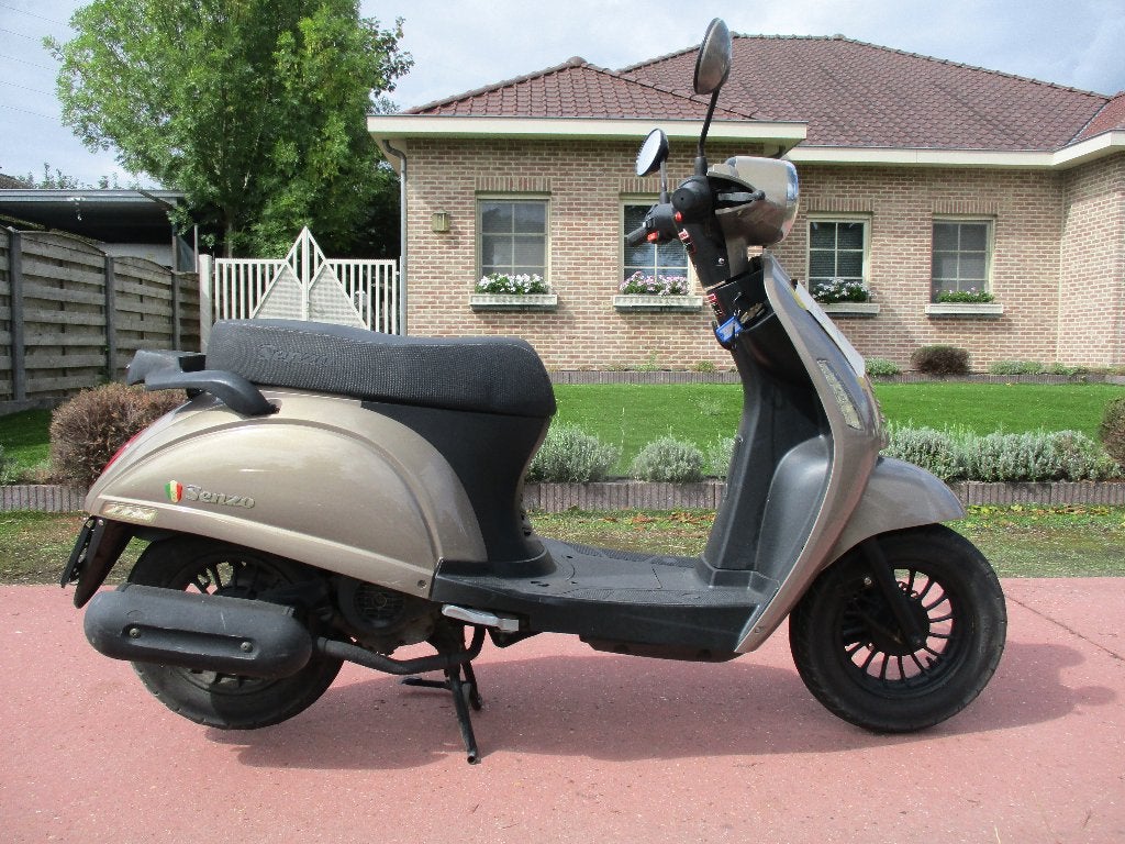senso A klasse  bouwjaar 2016, Fietsen en Brommers, Scooters | Overige merken, Klasse A (25 km/u), Zo goed als nieuw, Benzine