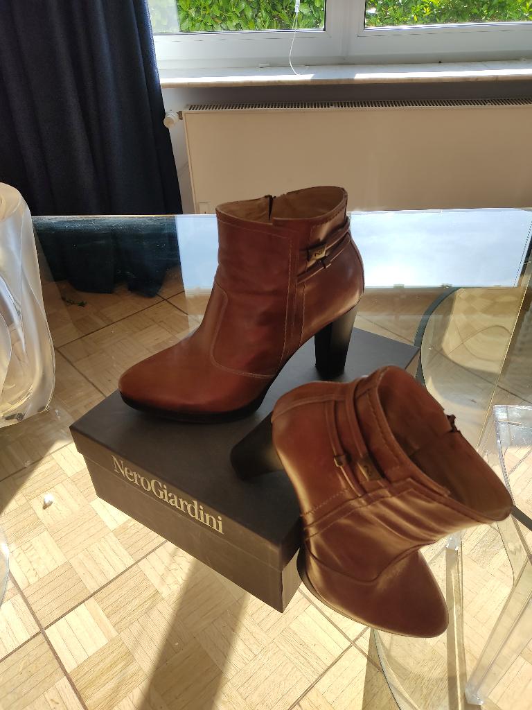 botillons, Enlèvement, Boots et Botinnes, Porté, Nerogiardini