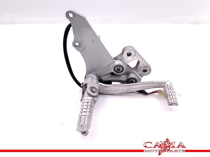 REPOSE PIEDS AVANT DROIT Suzuki, Motos, Dhr. S. di Majo, Utilisé, Info@cama-motorparts.nl, P.J. Troelstraweg 8 8
3144 CX  MAASSLUIS, NL