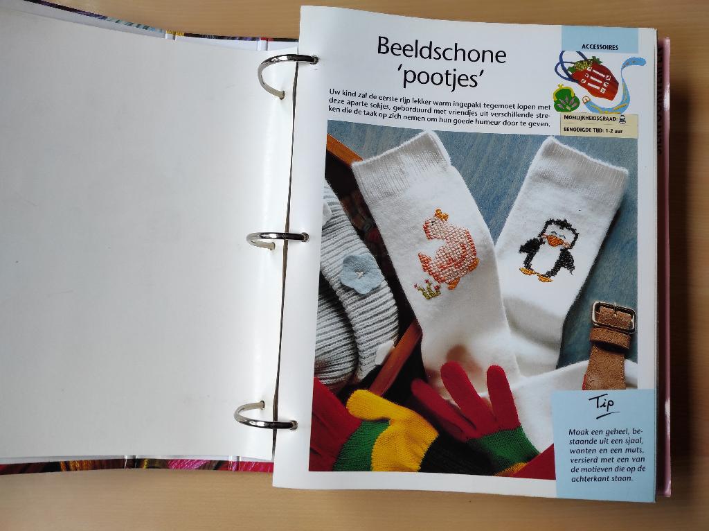 drie kaften met bladen voor kruisjessteek, Ophalen of Verzenden, Gebruikt