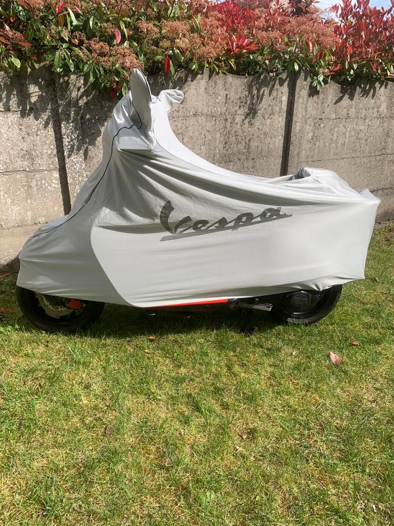 Vespa indoor stofhoes, Ophalen