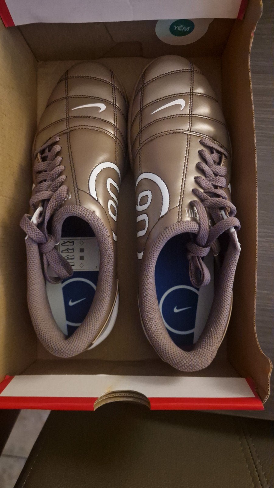 Chaussures nike total 90 t42.5, Enlèvement ou Envoi