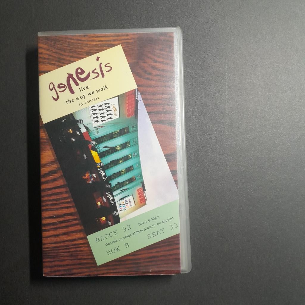 VHS Genesis Live The Way We Walk, Alle leeftijden, Ophalen, Zo goed als nieuw, Muziek en Concerten