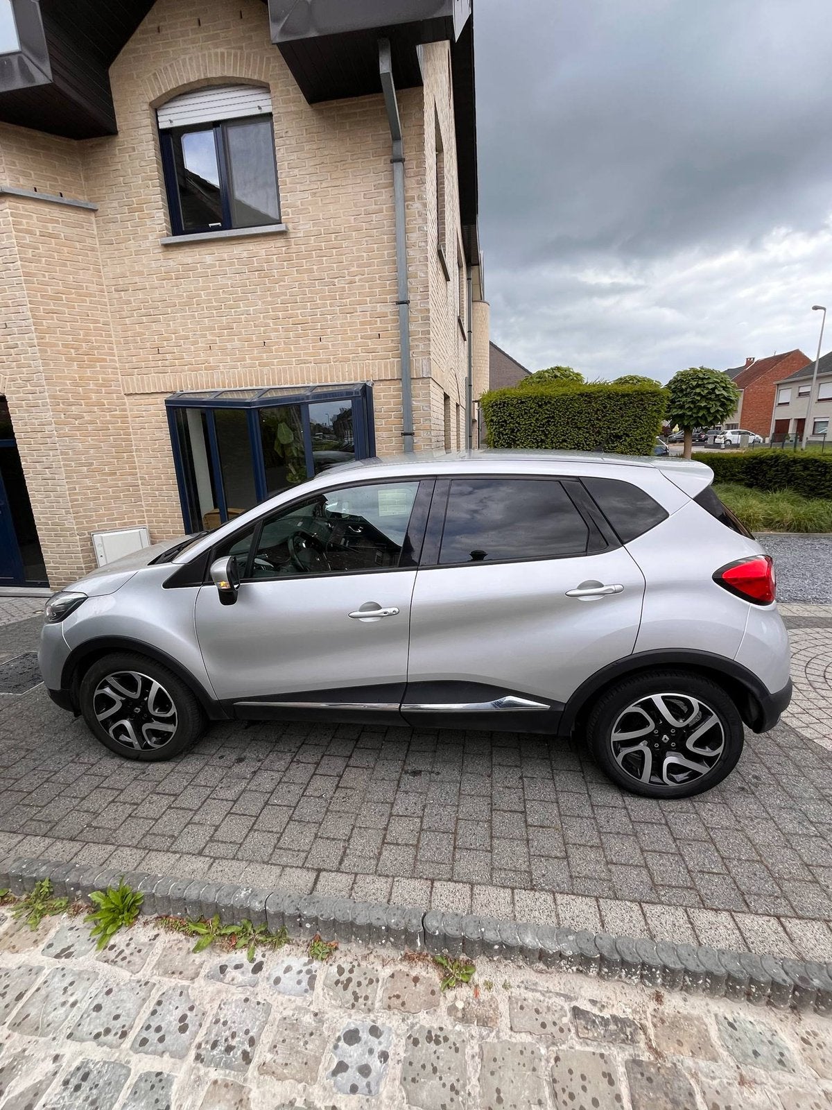 Renault captur 2R40, zilvergrijs 88kw benzine autom, Autos, Argent ou Gris, Achat, Automatique, Particulier