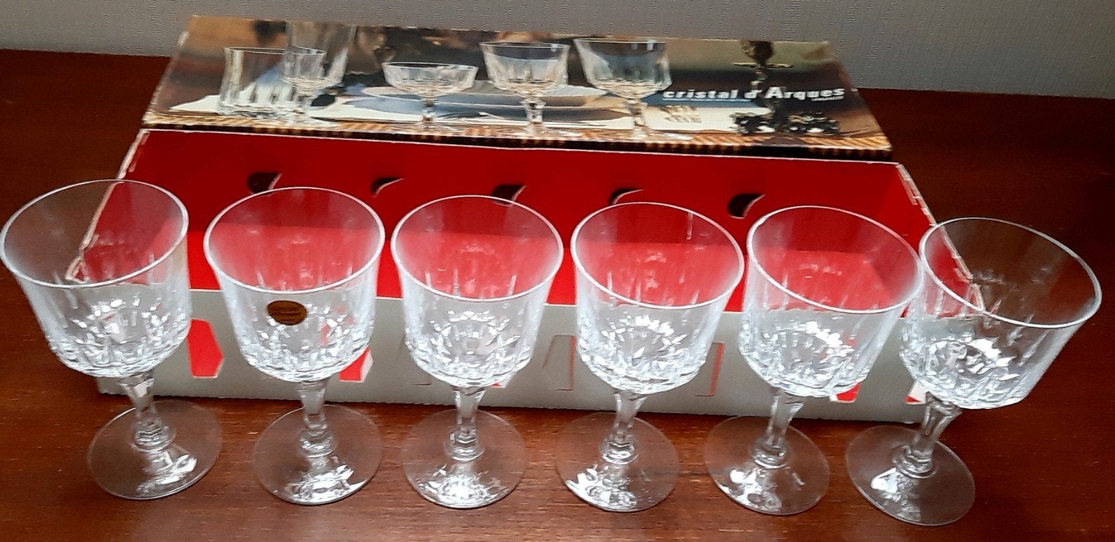 6 wijnglazen op hoge voet, crystal d'arques, Ophalen, Zo goed als nieuw