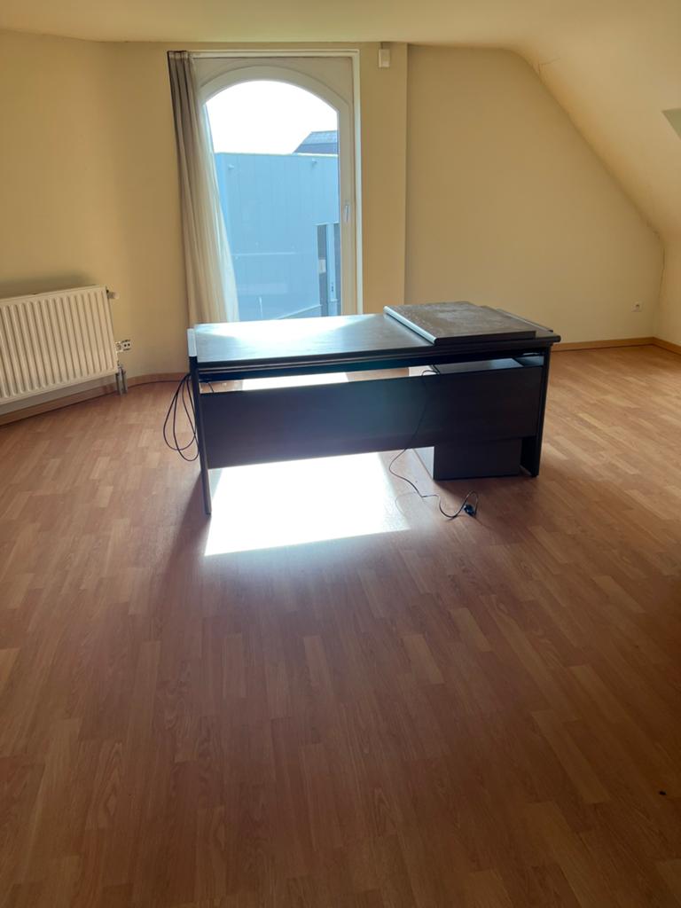 Donkergroen bureau. Nieuwstaat. Kleinere kledingkast., Huis en Inrichting, Ophalen, Groen