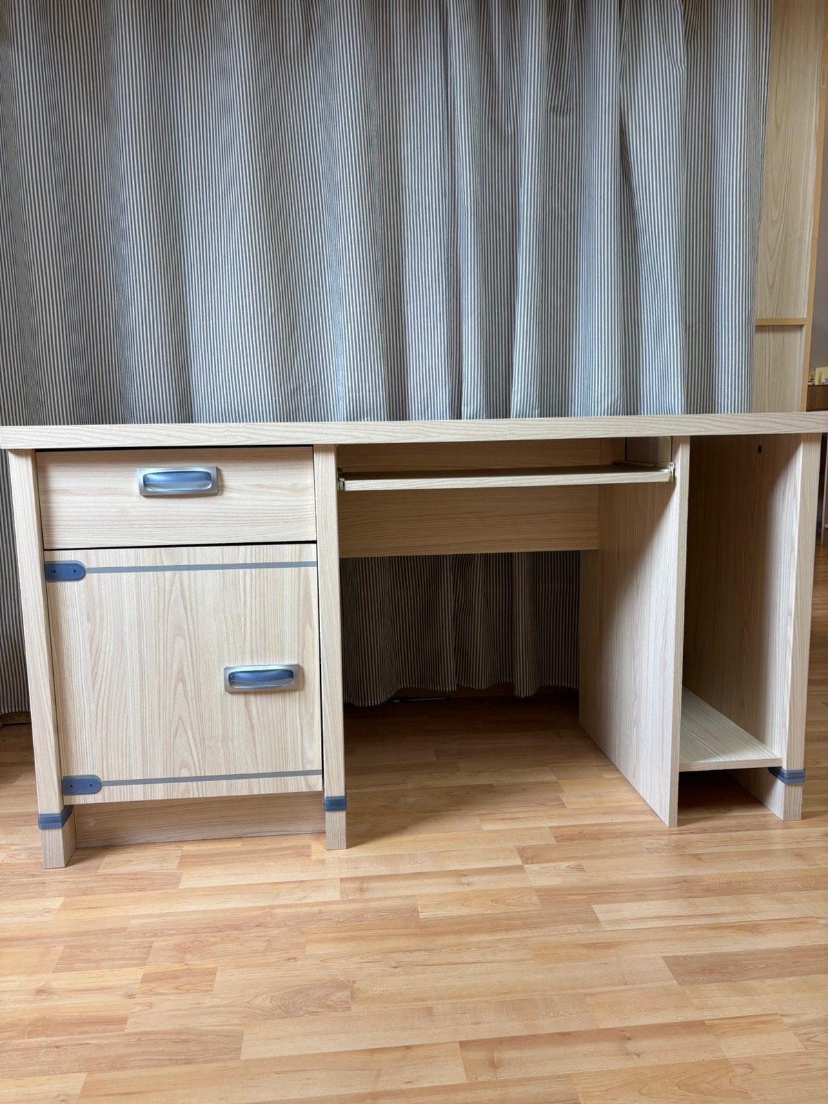 Bureau, Ophalen, Spaanplaat of MDF, Schoolbureau, 137 cm