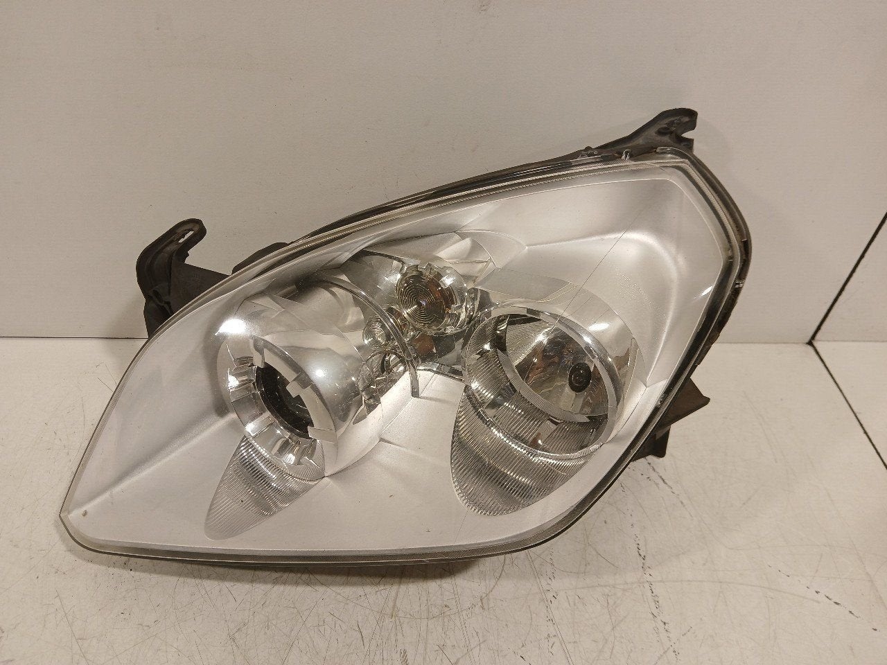 Koplamp links Opel Tigra, Onderdelen@venauto.nl, Van der Ven Autorecycling B.V., Ettenseweg 76, 4706 PB Roosendaal, The Netherlands