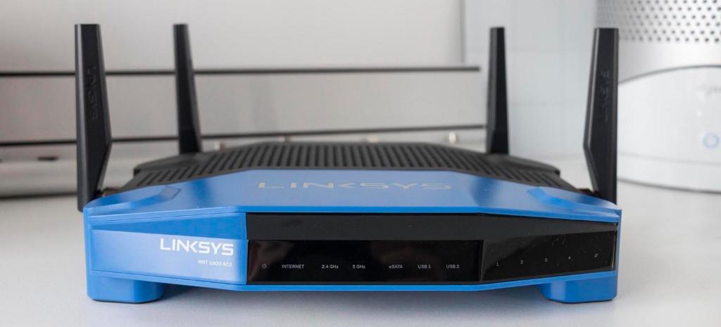 Linksys WRT1900, Ophalen of Verzenden, Gebruikt, Router met modem, Linksys