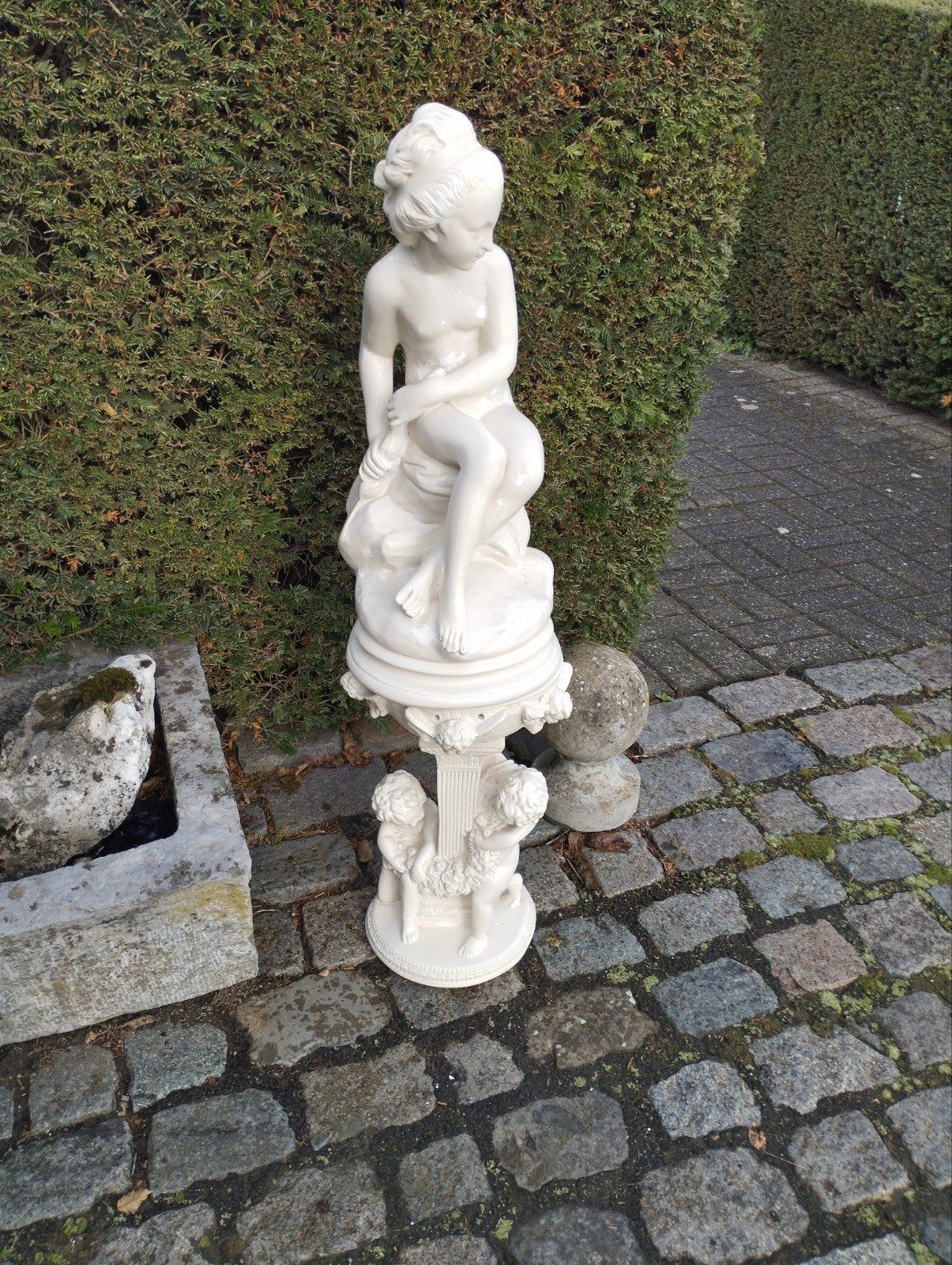 statue sur un piédestal, Antiquités & Art, Enlèvement