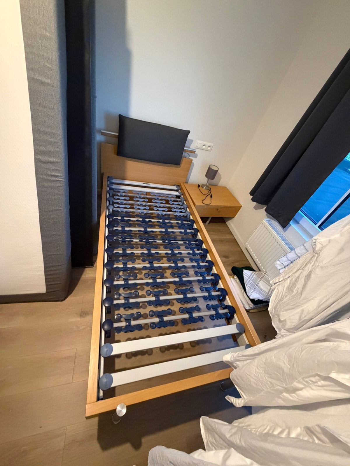 Bed + nachtkast, Huis en Inrichting, Slaapkamer | Bedden, Ophalen, Zo goed als nieuw
