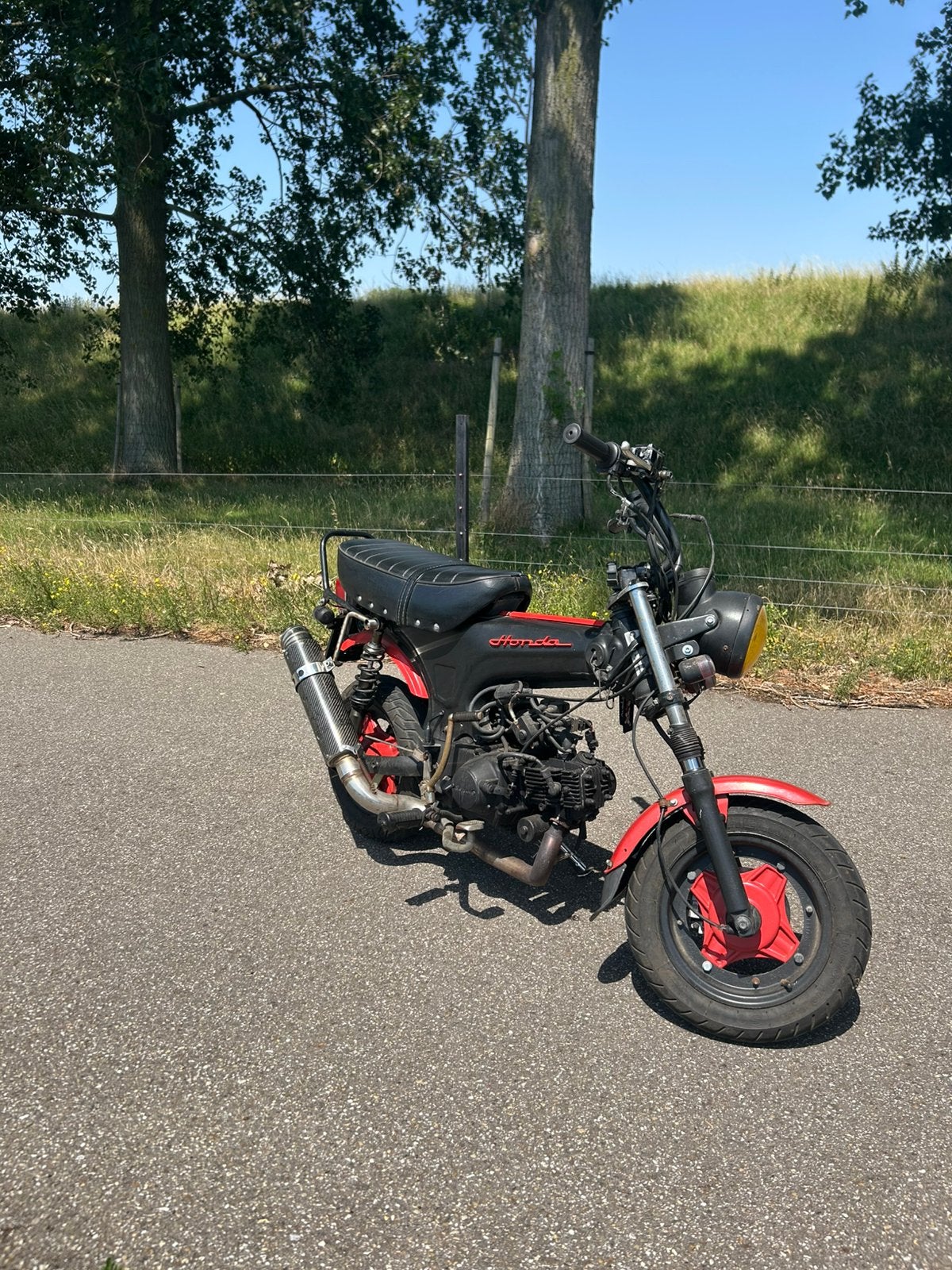 Zwart rode 50 cc dax, Ophalen, Overige modellen, Klasse B (45 km/u), Zo goed als nieuw