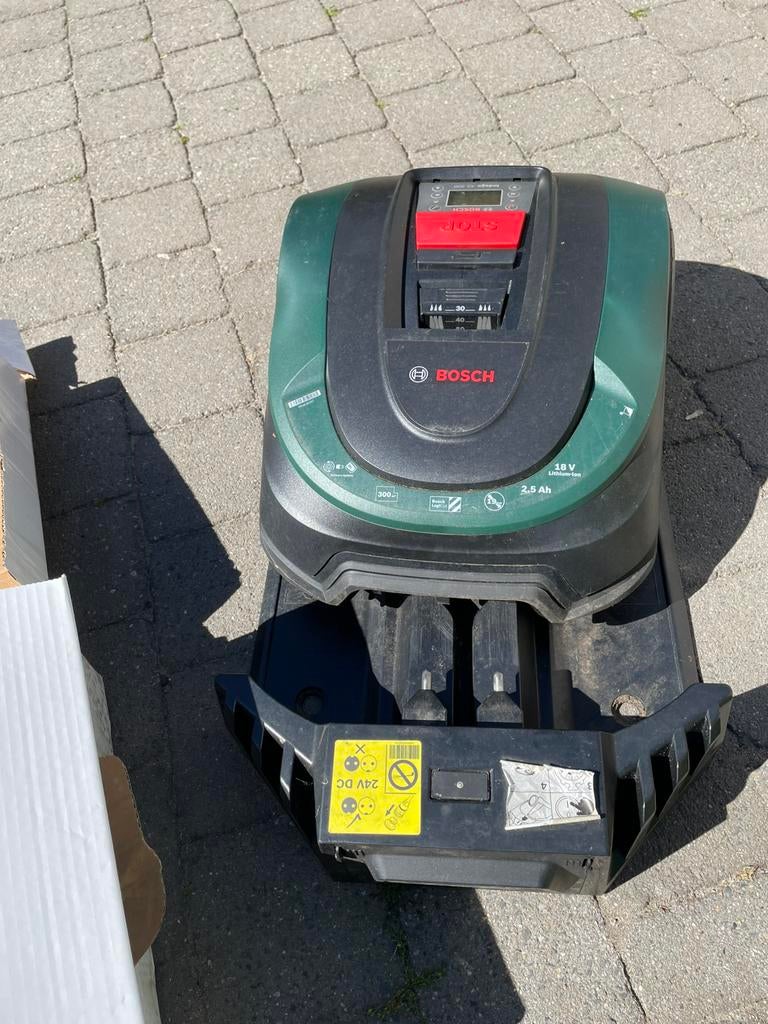Bosch indego 300 xs robotmaaier, Enlèvement, Utilisé, Plus de 25 cm