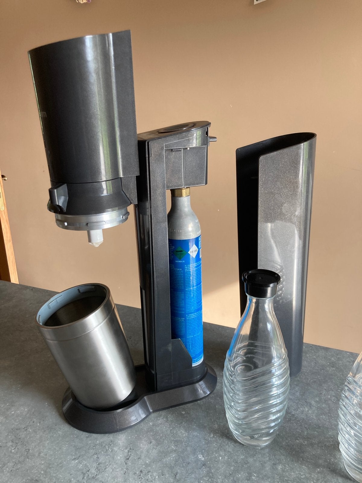 Sodastream inclusief twee glazen flessen, Electroménager, Machines à eau pétillante, Enlèvement, Comme neuf