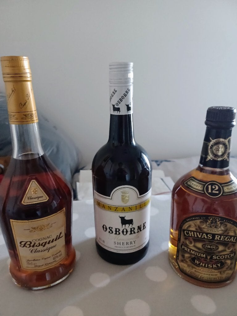 3 flessen drank ( Whisky, Sherry, Bisquit ), Ophalen