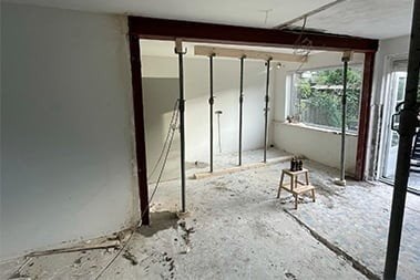 poutrel steken werken binnen en buiten muuren.