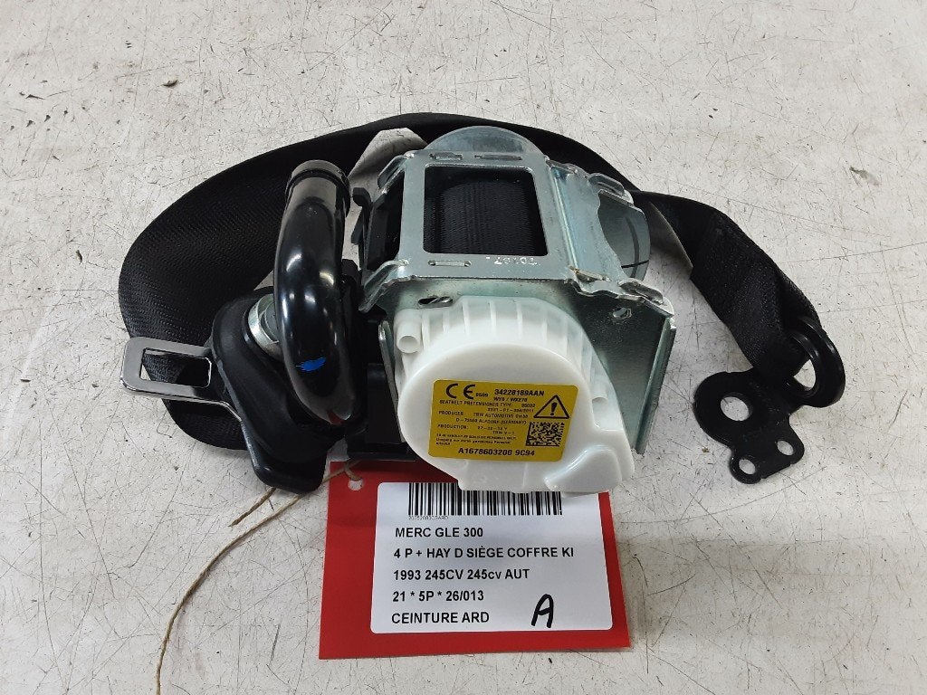 CEINTURE DE SECURITE ARRIERE DROITE GLE (V167), Mercedes-Benz, Mevr. I. Hauben, Utilisé, Rue de l'Espoir 34 34
4030  GRIVEGNÉE, BE