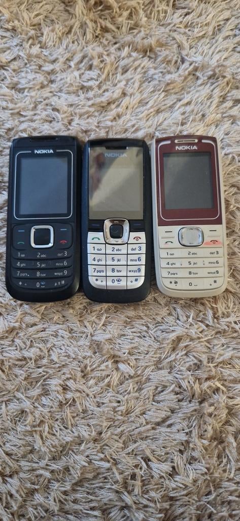 Lot de 3 téléphones portables a touche anciens., Télécoms, Enlèvement ou Envoi, Classique ou Candybar, Autres couleurs, Clavier physique