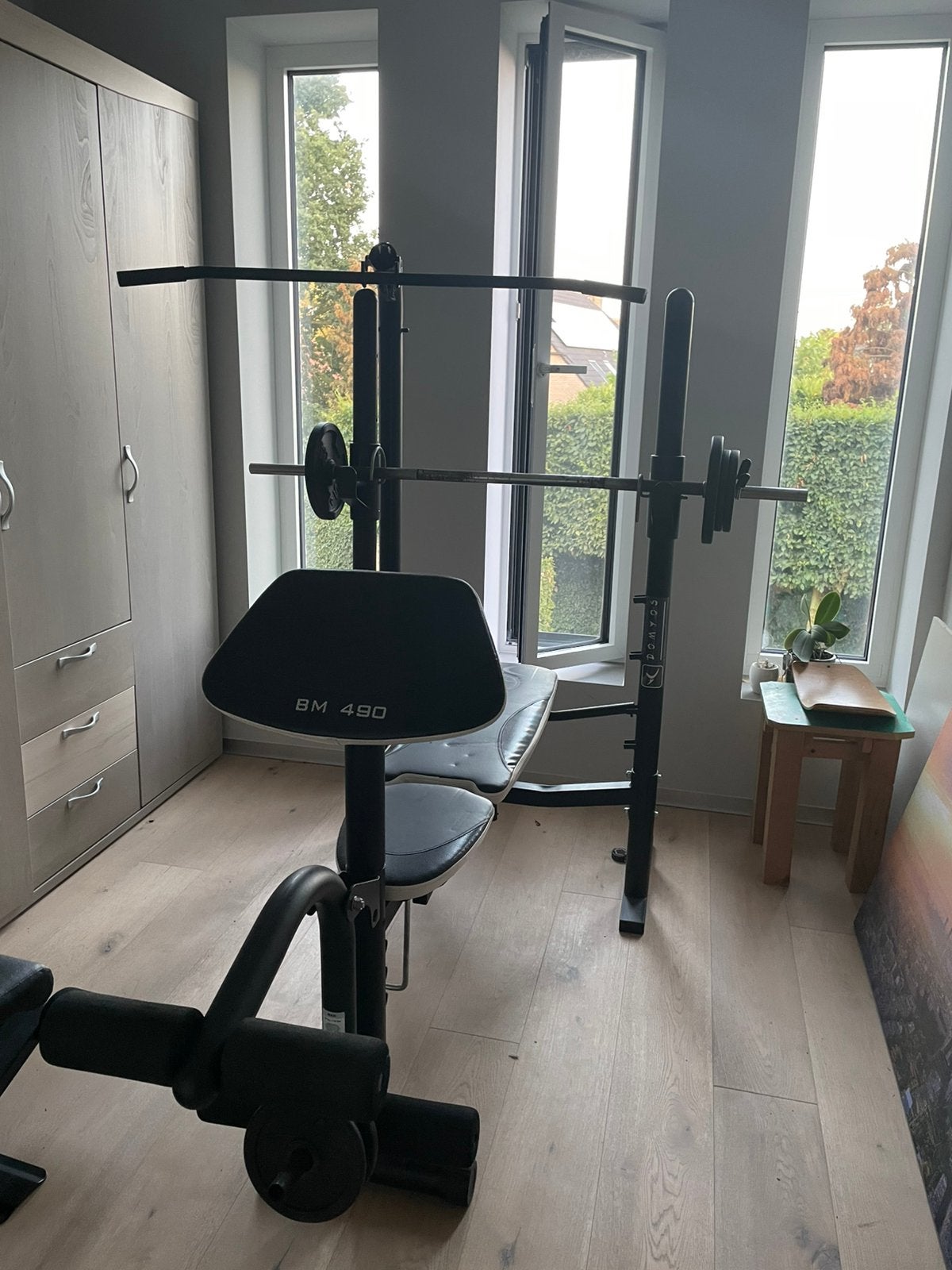 Banc de presse avec latte et haltères, Sports & Fitness, Enlèvement, Comme neuf