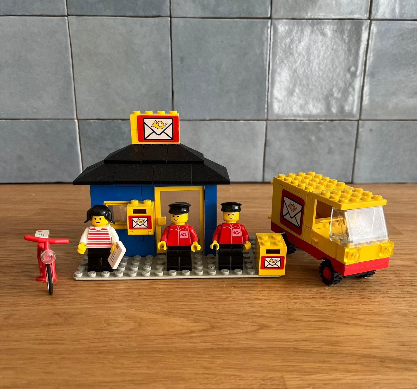 Legoland jaren 80 - postkantoor en postwagen - 6689 en 6651, Enlèvement ou Envoi, Lego, Ensemble complet, Comme neuf