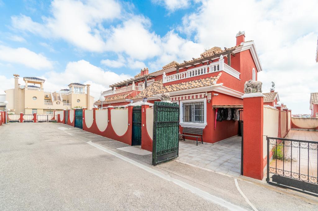 Hoekwoning met 3 slaapkamers te koop in Orihuela Costa, Immo, Buitenland, Dorp, Spanje, Woonhuis, 3 kamers